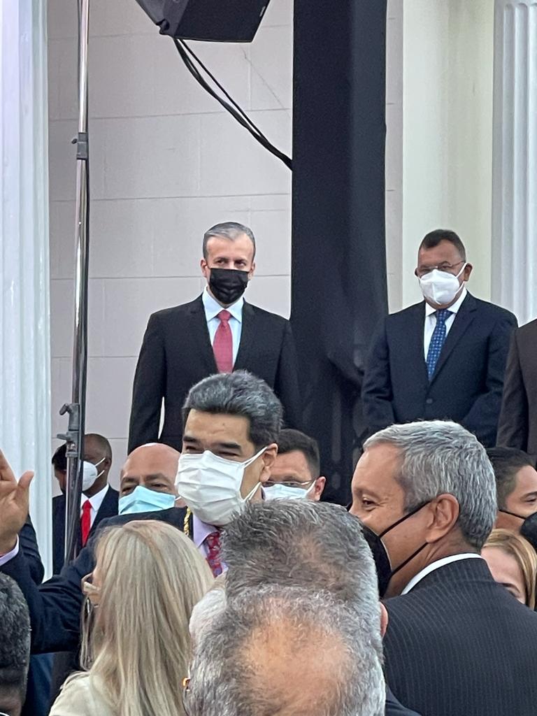hugbelpsuv's tweet photo. Los diputados de la Patria acompañamos a nuestro Presidente @NicolasMaduro en su Mensaje Anual a la Nación en el Palacio Federal Legislativo este #15Ene https://t.co/DPS2vgNoAo