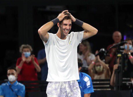 TenisCenter_'s tweet photo. Después de años peleando con las lesiones, el joven de 25 años @TKokkinakis, logra su primer título ATP en su casa. En @AdelaideTennis. 

Le ganó a Rinderknech 🇫🇷 por 6-7 7-6 y 6-3. 

Con buen estado físico y lesiones y quirófanos atrás, Kokkinakis va a dar que hablar este 2022. https://t.co/giJZRvI6PN