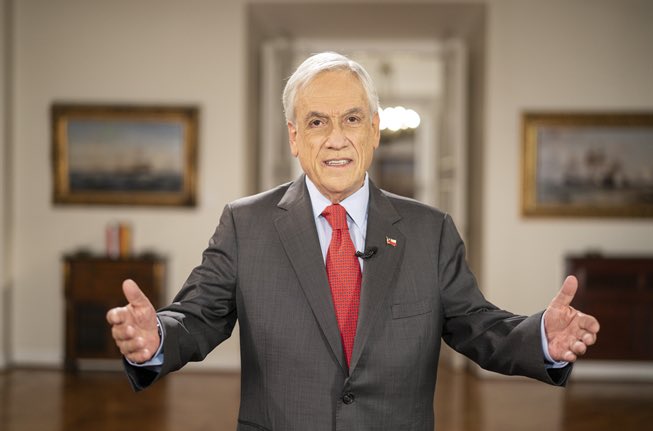 atticuslex's tweet photo. -Presidente que opina de lo que ocurrió con Tonga?
+Todo mi cariño a Tonga Tomicic por este mal momento que está pasando. 
#Tsunami https://t.co/ih3aUFG4yo