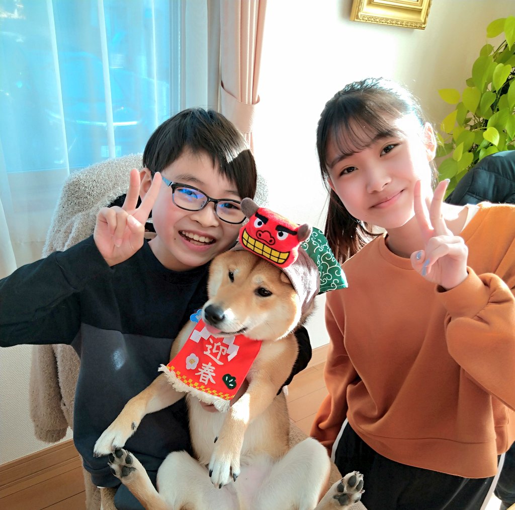 Reina1651's tweet photo. 私ごとですが今日、15歳になりました✨🎂
いつも礼愛ちゃんの歌に助けられてます🙏🏻ありがとうございます😍😍
今年は受験合格して絶対礼愛ちゃんのライブに行きます‼️💄
それと、今日は #カラオケバトル  に礼愛ちゃんが出演するので最高の誕生日プレゼントになりそうです🎁 ✨
#加藤礼愛 
@LeiaKatou https://t.co/rDyOqyUzil