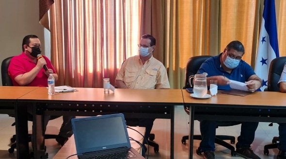 ANDIHonduras's tweet photo. Presidente de la Asociación de  Industriales (ANDI) Regional Litoral  Atlántico, Edilberto Ibarra, participando en la junta de veedores de proyectos infraestructura de la ciudad de La Ceiba, con el objetivo de dar  seguimiento al cumplimiento de las obras del Gobierno que entrega https://t.co/AimrPj1STv
