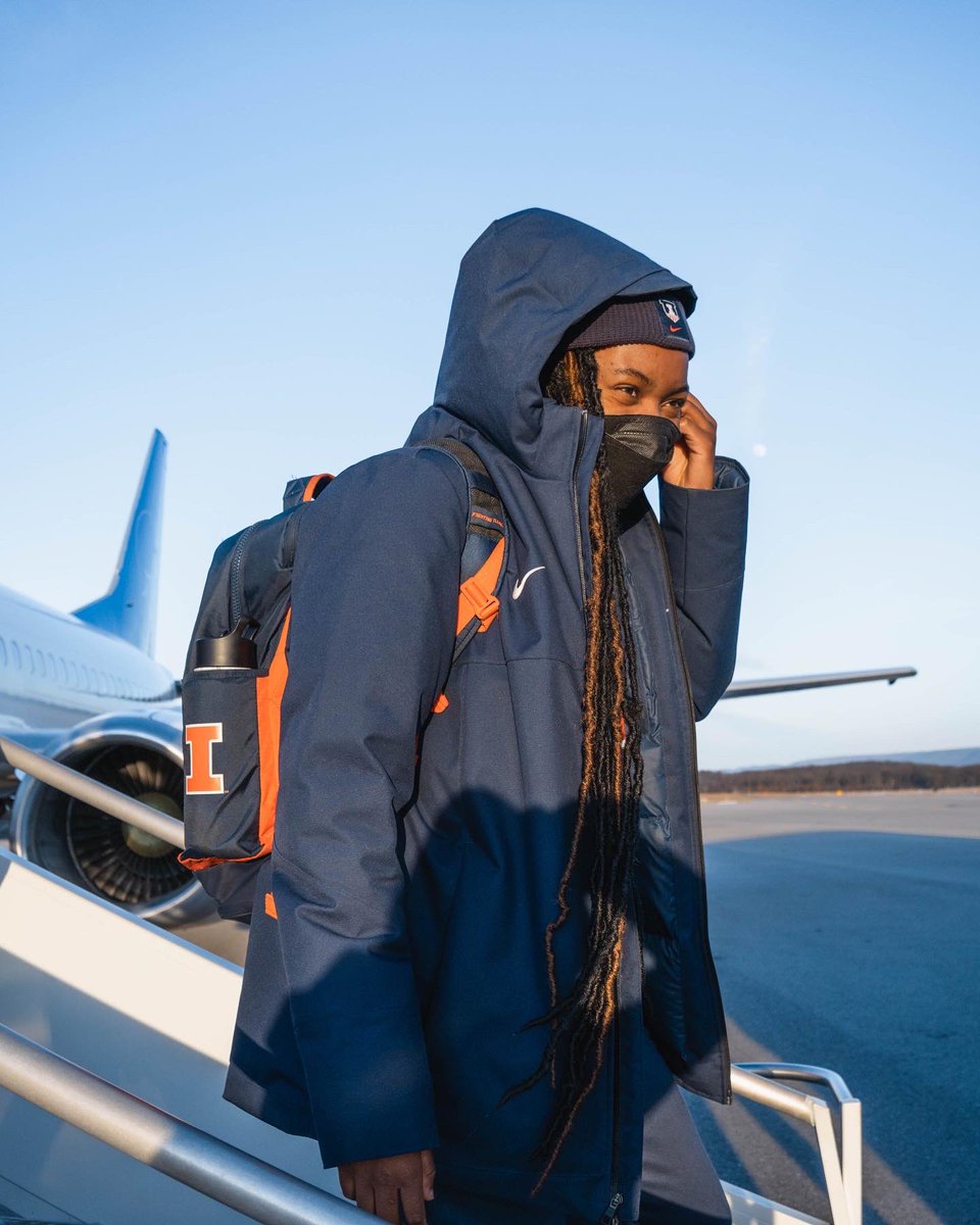 IlliniWBB's tweet photo. Touched down in Happy Valley ✈️ 

#Illini https://t.co/GSSTQkddWx