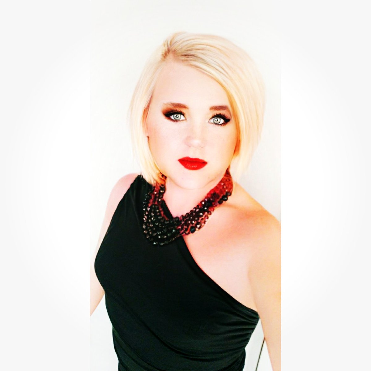 Bright white
in contrast
red
and black

#heavilyfilteredandedited #art #fake
#redlips #blueeyes #blonde #blondehair #straighthair #oneshoulderdress

instagram.com/p/CYxIQYuvZmG/