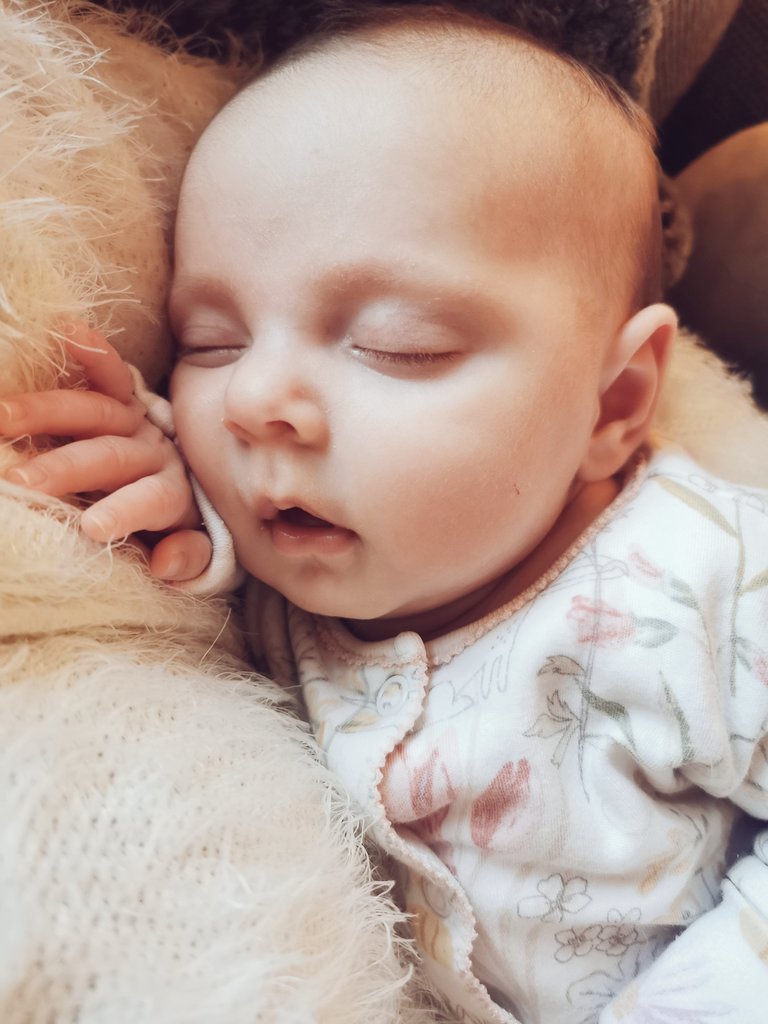 Lauzm1's tweet photo. I cant even cope with how perfect she actually is ❤️ God I love being her mum ❤️ https://t.co/JzOHpmHv4L