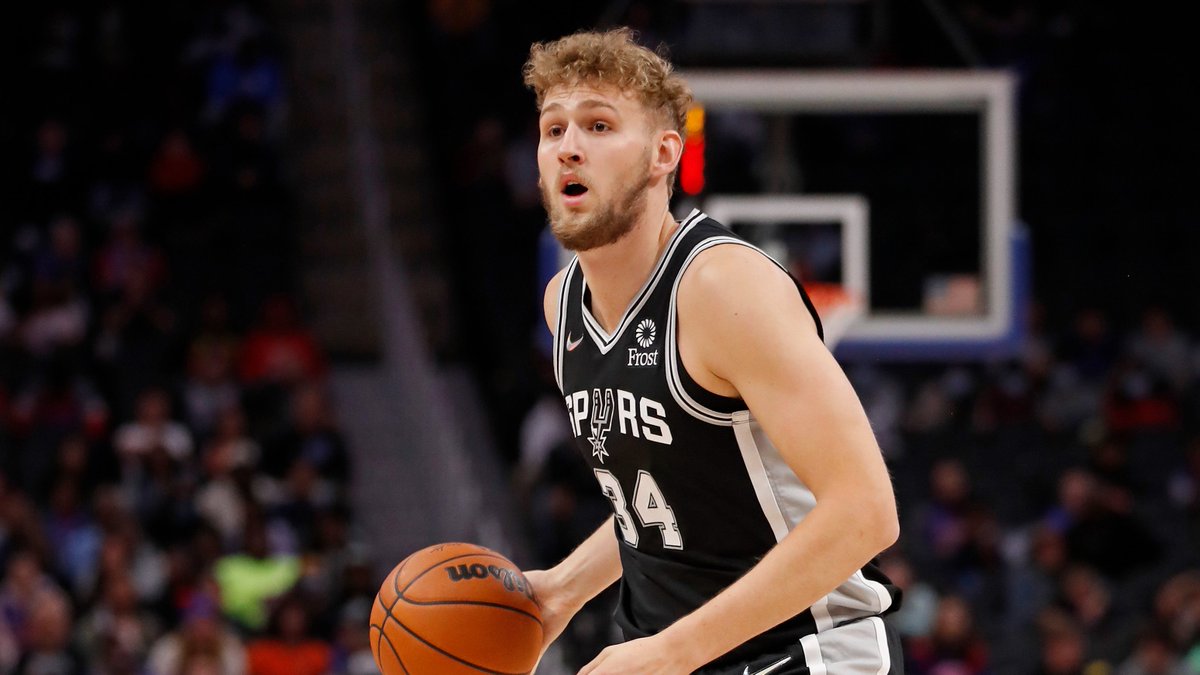 NBA_AU's tweet photo. 🇦🇺 @JockLandale earns his first career start for the @spurs as they take on the Clippers! #GoSpursGo #NBA75 

📲💻 LIVE on NBA League Pass: https://t.co/7kdyNBxy64 https://t.co/rhGFJmFsiI