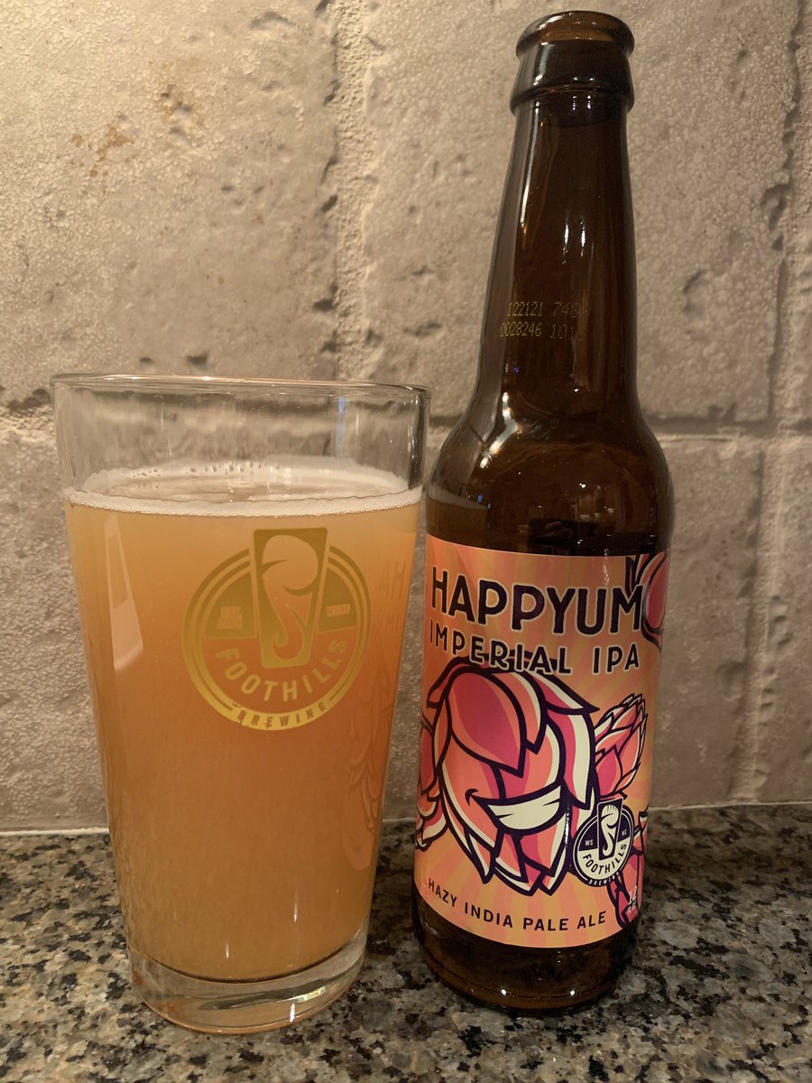 vailmichael's tweet photo. @FoothillsBeer Waiting for snow with my new favorite imperial hazy. https://t.co/qpThm1uYqo
