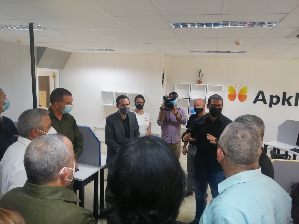 PCTHabana_3CE's tweet photo. #Hoy inauguramos un espacio en @PCTHabana_3CE para el desarrollo y evolución de las plataformas @toDus_Cuba, @pictacuba y @APKlis_Cu pertenecientes a la @universidad_uci
#VamosPorMas #CreceCon3CE #CubaPorLaTransformaciónDigital https://t.co/1i6Jn4uf0H