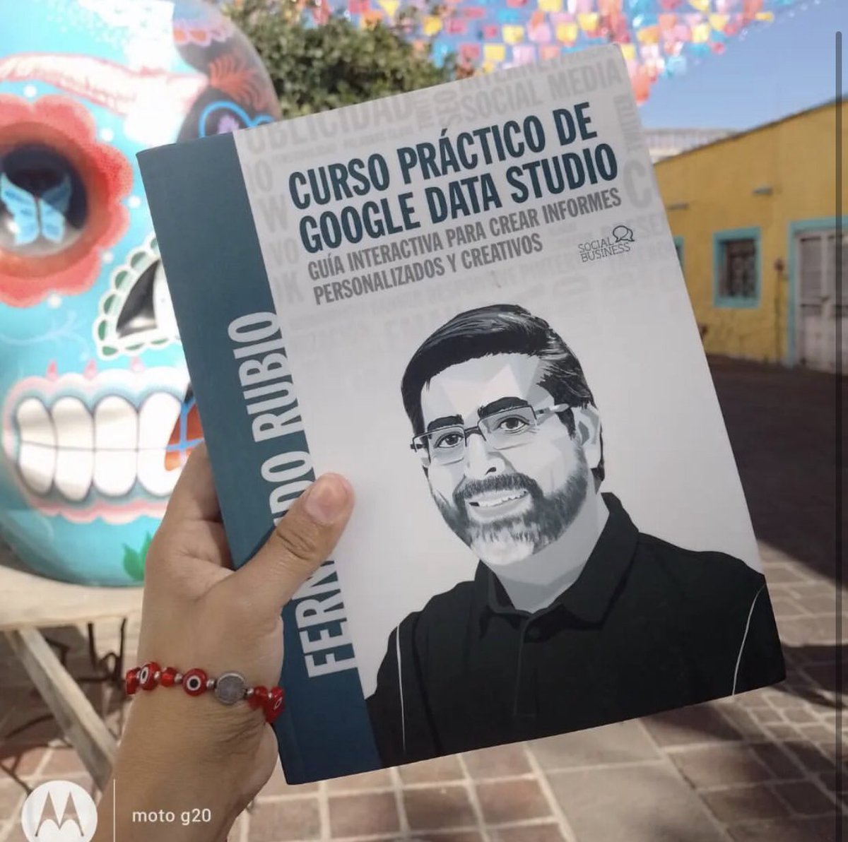 FerRubioA's tweet photo. Ya está en México 🇲🇽 lindo y querido el #LibroDataStudio premio del concurso creado por @DesMarketingES y en colaboración con @Anaya_Multimed 

Yadira, de @ImperioMatak ya lo recibió en Guadalajara, Jalisco.

¡Enhorabuena Yadira, a disfrutarlo!

#LibroDataStudio
#DataStudio https://t.co/eTkGiJ5m4e