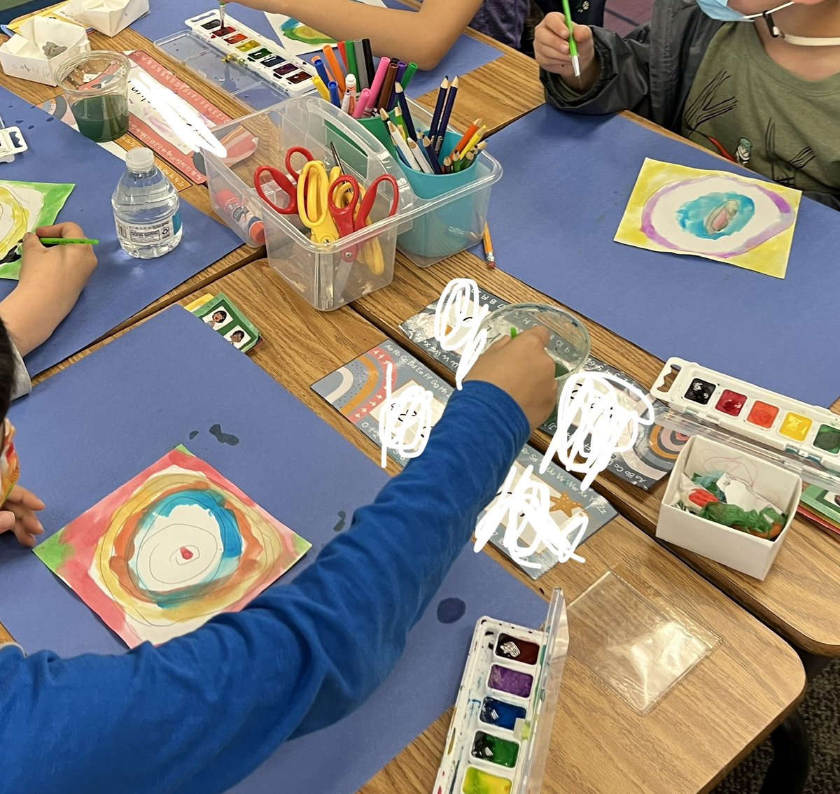 preemieparent's tweet photo. This week we read The Noisy Paintbox and then made our own circle art inspired by Kandinski. #makerliteracy https://t.co/lWsDey2UuF