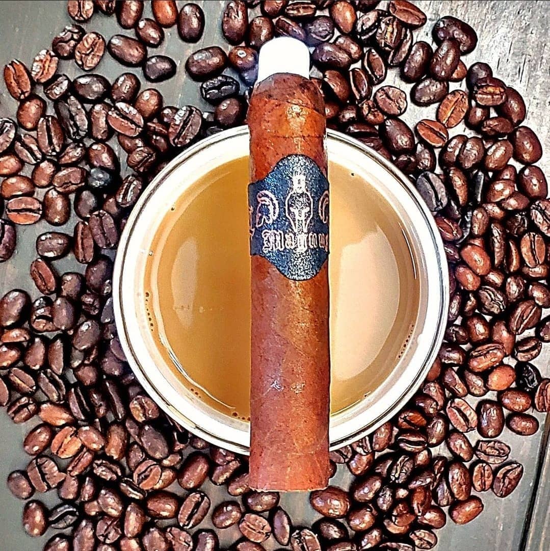 Legion_cigars's tweet photo. Legion Magnus and cup of Legion 300 coffee💨💨☕

#legionconcepts #legionmagnus #legioncoffee #smallbatchcigars #smallbatchcoffee #handrolledcigars https://t.co/KaDZXaFUlb