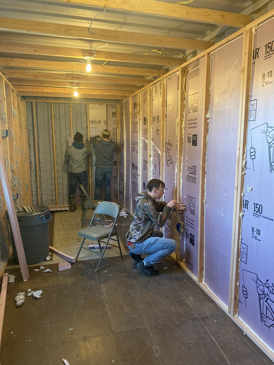 MarikaScrivner's tweet photo. I am not sure how Preston bribed them into going to help him renovate a sea container at our property in Goldthwaite? #senioritis #freedom #DQ #buildcoolstuff #nomomsallowed https://t.co/L0QO0KJcMW