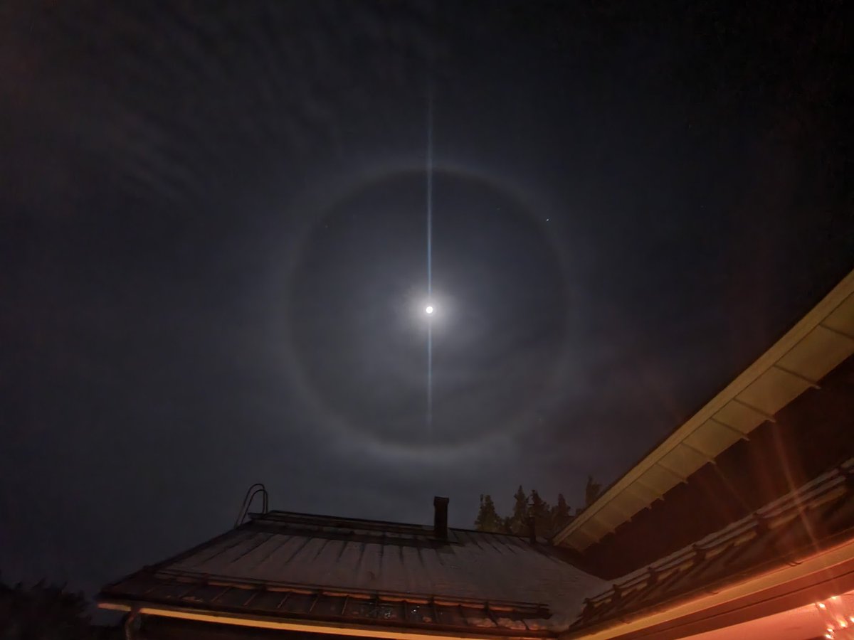 kaasukeisari's tweet photo. Mikä homma? #halo #revontulet #naantali @Ursa_ry https://t.co/MVpX3Jhobe