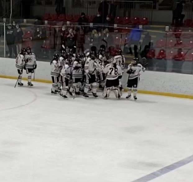 MAWomensHockey's tweet photo. Our U17 girls played 26 Games in Term 1 winning their last 5 in a row!  This group continues to impress with their ‘buy in’ and work ethic ! #streaks #gonorth https://t.co/LTU7o6geXZ