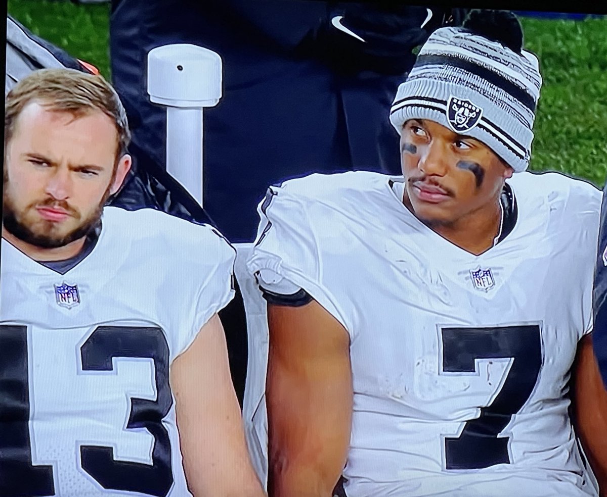 DjRyBPlus3's tweet photo. Hunter Renfrow looks like he should be working at your local Jiffy Lube trying to upsell you on synthetic oil and wipers you don't need. #NFL #NFLPlayoffs #NFLTwitter #Raiders #Renfrow #Bengals #Bengalsvsraiders https://t.co/PcQQyKm8dJ