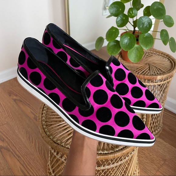 lndunn23's tweet photo. So good I had to share! Check out all the items I'm loving on @Poshmarkapp #poshmark #fashion #style #shopmycloset #louisvuitton #valentinogaravani #nicholaskirkwood: https://t.co/Ubu3Lzb7KB https://t.co/f94aUCF7Z1