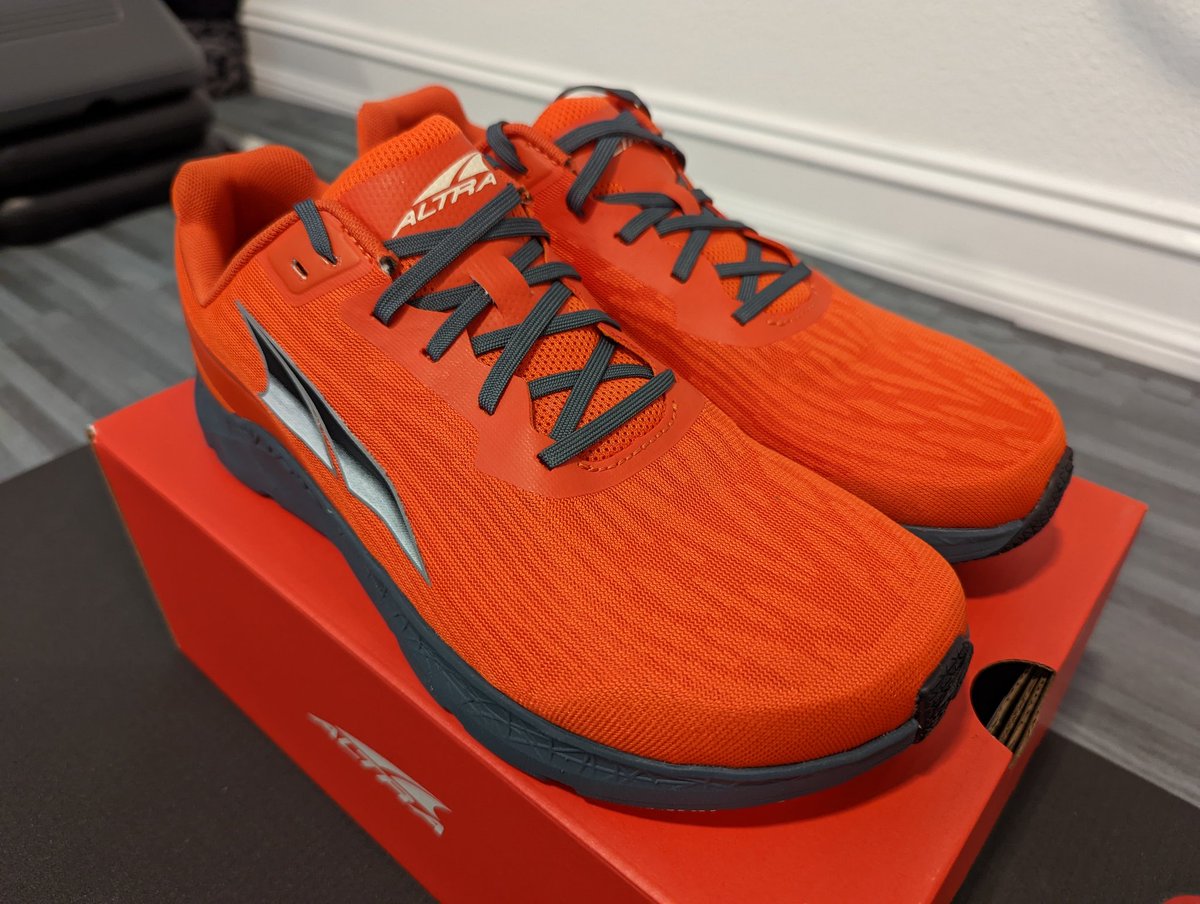 EeZeEpEe's tweet photo. It's that time of the year. Another new pair of #AltraRunning for work. Fresh kicks every year keep my 👣 😊! Giving the #AltraRivera a try since the #AltraViho was discontinued.
#NurseLife #RNLife #FootShape #ZeroDrop @altrarunning
#Pixel6 #Pixel6Pro #TeamPixel #TeamAndroid https://t.co/DVUacbQRwj