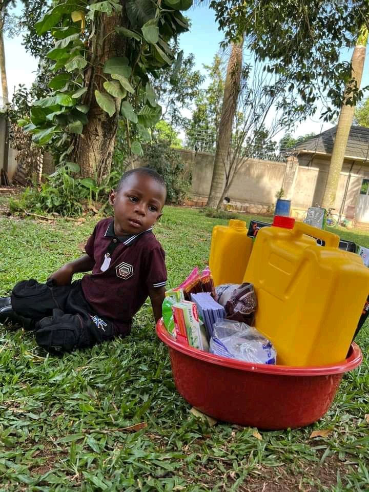 Mbuga2Mbuga's tweet image. The father of our nation thanxs for the support of our children of our nation,thanxs for not forgetting the passing of their parents in our struggle,Always we shall remember the contribution of their parents towards our struggle and we shall win,#weareremovingdictator