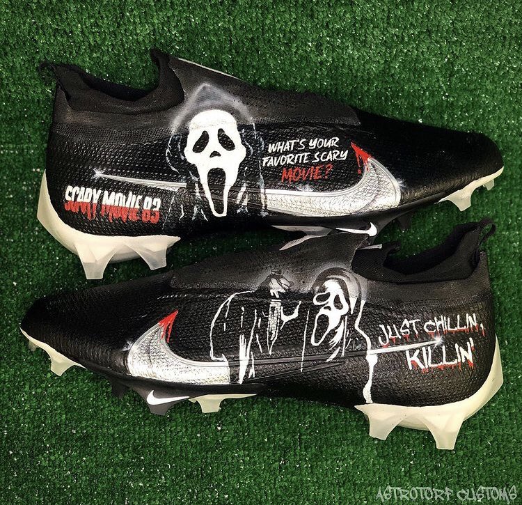 PaintOrThread.com (@paintorthread) on Twitter photo Nike football #ScreamMovie cleats by <a href="/AstrotorfCustom/">Brad Torf</a> Nike football #ScreamMovie cleats by <a href="/AstrotorfCustom/">Brad Torf</a>