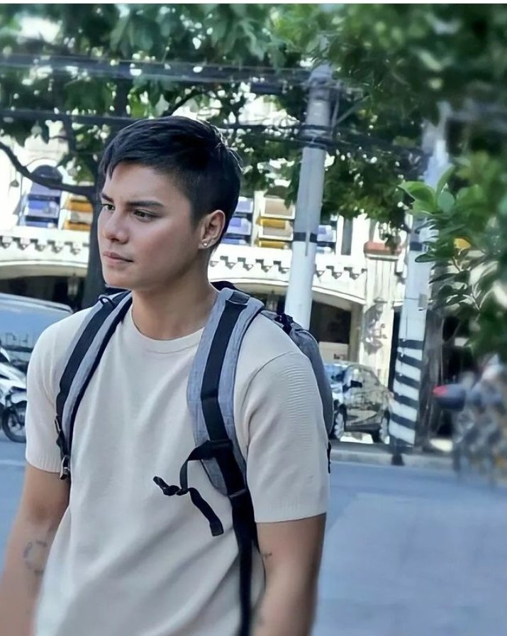 cris_yuuu's tweet photo. Thank you so much @chitomirandajr and @universalrec_ph for giving it to our Ronnie Alonte, it's a great job SOLID🤟👌🌹

@ABSCBN

🖇️👇👇👇
https://t.co/kD0OBjObSH https://t.co/DYya3xaraz
