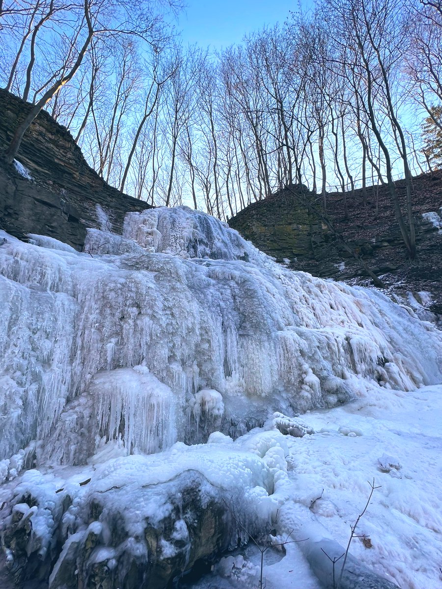 snalsok's tweet photo. The sight at #ShermanFalls & #TiffanyFalls in winter is so absolutely sparkling โ๏ธ https://t.co/848rdNXbk2