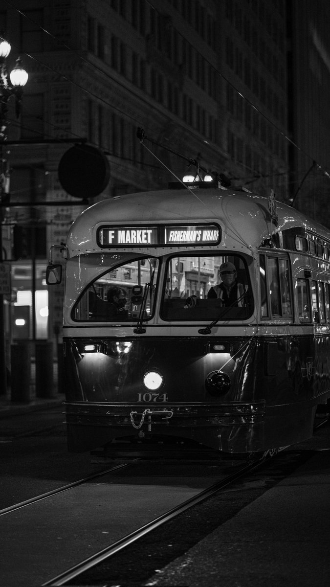 Some black &amp; white moments on the streets of San Francisco! #streetphotography #streetsof