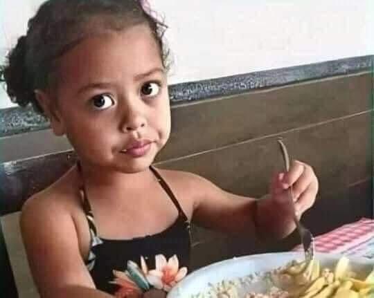 Quando estou comendo e ao meu lado tem uma pessoa mastigando como bode
