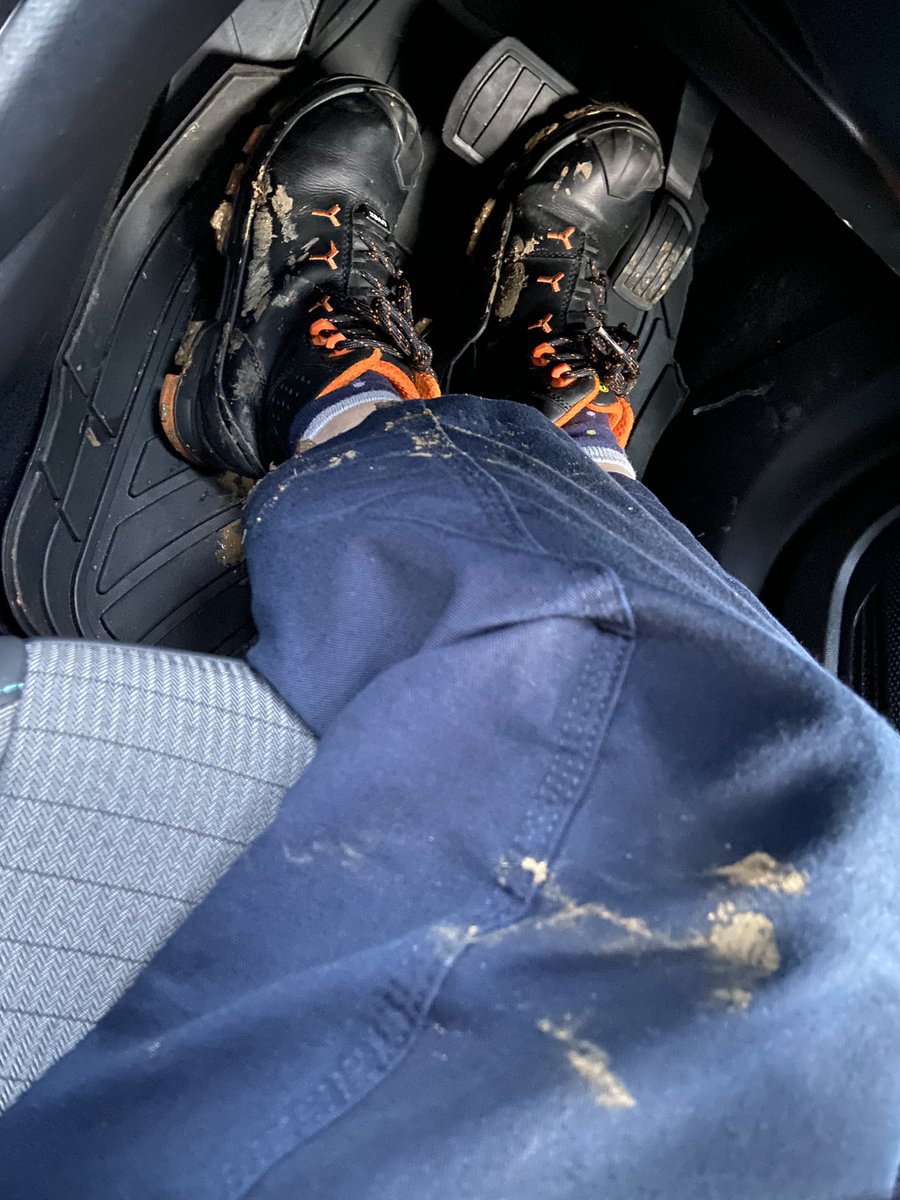 Freycob's tweet photo. @StuLittle1972 @CFR_Danbury My boots & trousers after the first of my 2 shifts today. My polo shift was muddy too!
I also had to clean #CFR32 before I handed it over to our next responder for his shift.
Thankfully my boots & uniform stayed clean on my second shift tonight. https://t.co/4uniWV1mgu