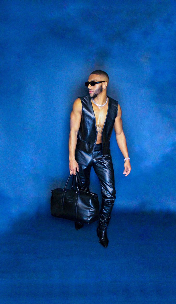 JuanyellorJuan's tweet image. Wear all leather and make it fashion? ight say no more🦾