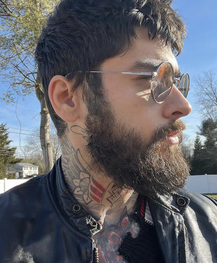 comfortforZ's tweet photo. Zayn malik com barba grande é um tópico muito sensível pra mim https://t.co/tmIWpNJzgk