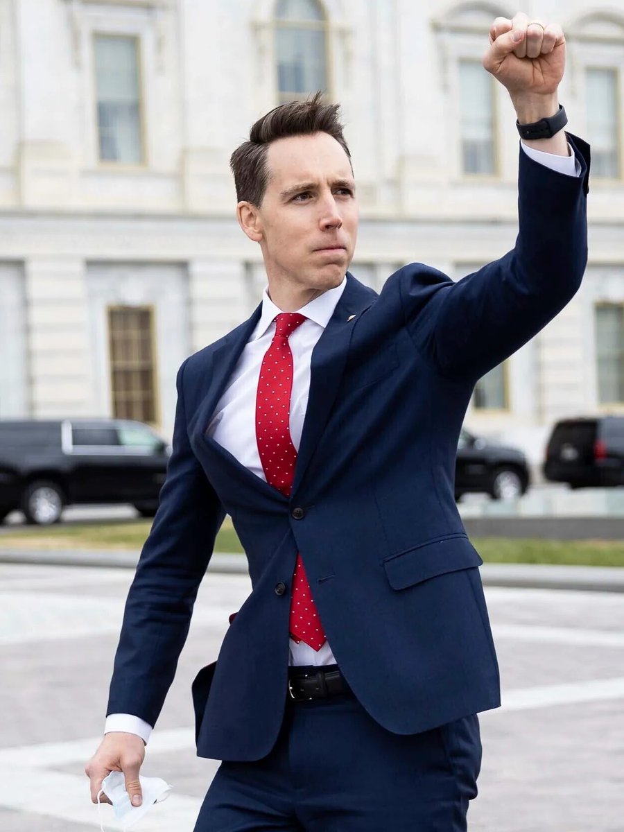 @DanRather 147 @GOP House members and 7 @SenateGOP voted against certifying #elections2020 in line with Eastman plot. The 7 states falsified documents didn't make to Congress session, still GOP congressional members continued in hopes it'd materialize. Remember @HawleyMO victory fist?