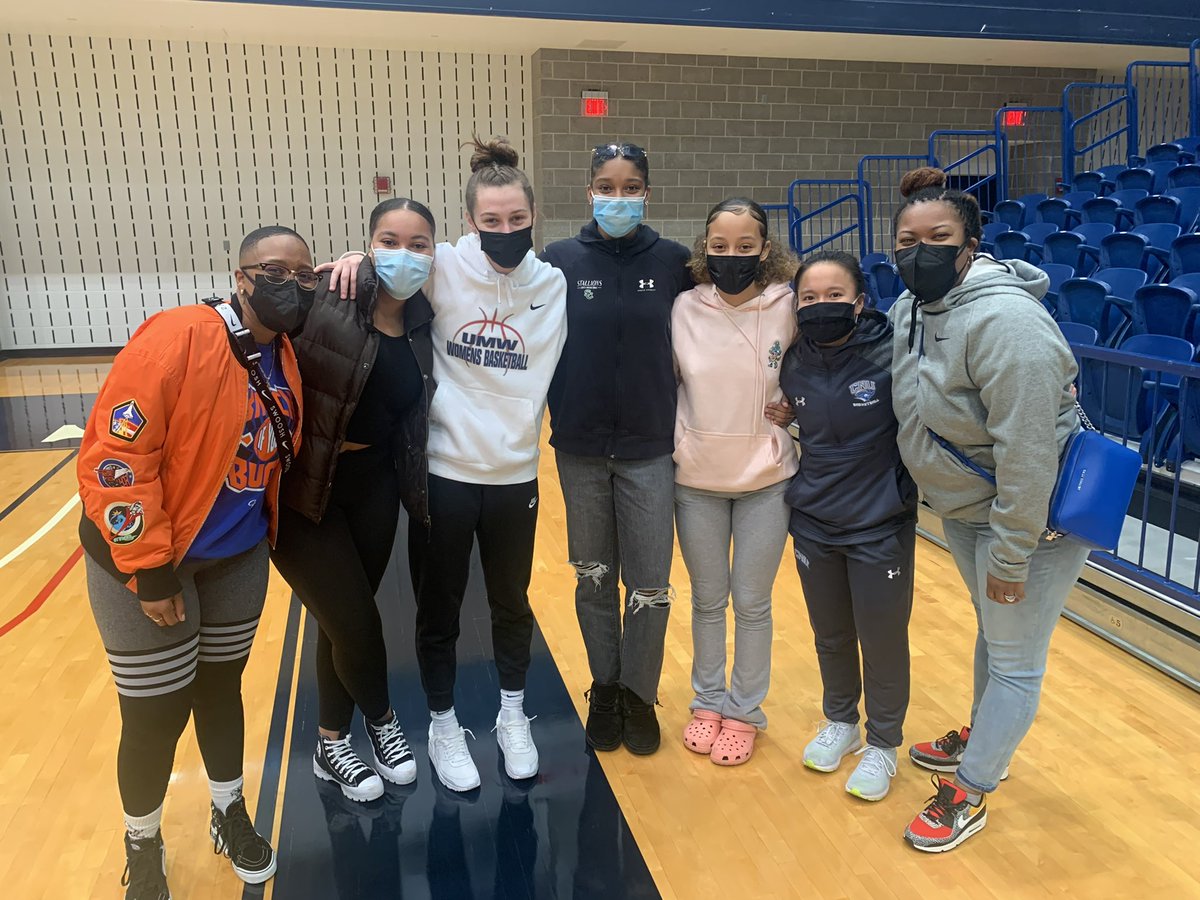 SC_GBB's tweet photo. Saturday basketball fix complete. 🏀💪🏼

What better way with a day off then to go watch former players battle it out!! It was awesome to see @keaganschwab22 and @gsandiego4 … plus some other familiar faces @taiyruss @briipriestly !!!!
 #famILY #ALLin #AlwaysAStallion https://t.co/fkR651Yv96