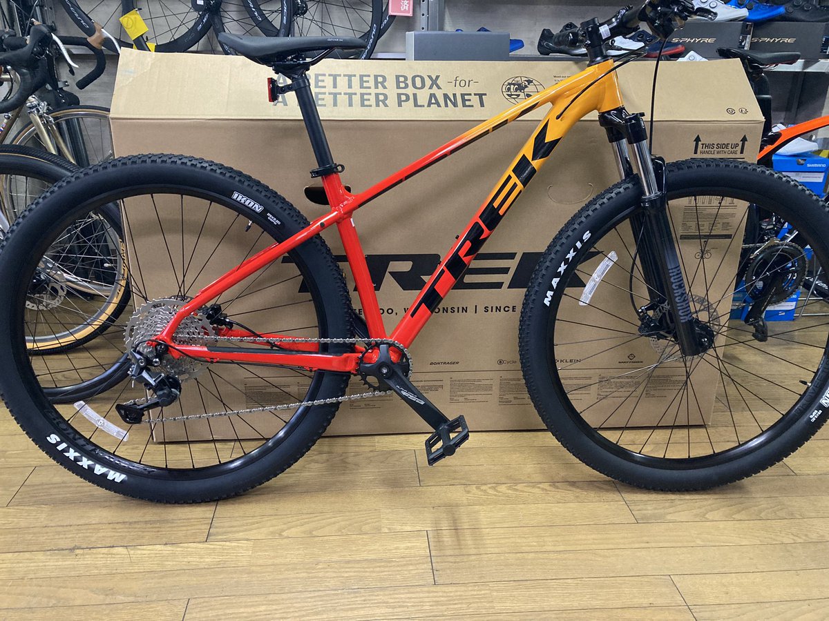 tobe8131's tweet photo. おはようございます。
本日も10:00〜営業開始です。
TREK Marlin7入荷しました。
ビタミンカラー目を引きます‼️
#サイクルショップヨシダ
#TREK #MARLIN7 #マウンテンバイク https://t.co/5Dq9PKfBWM