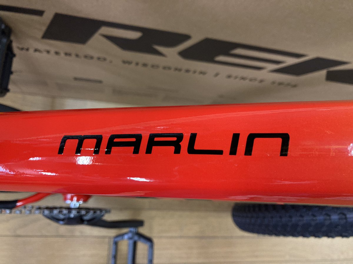 tobe8131's tweet photo. おはようございます。
本日も10:00〜営業開始です。
TREK Marlin7入荷しました。
ビタミンカラー目を引きます‼️
#サイクルショップヨシダ
#TREK #MARLIN7 #マウンテンバイク https://t.co/5Dq9PKfBWM