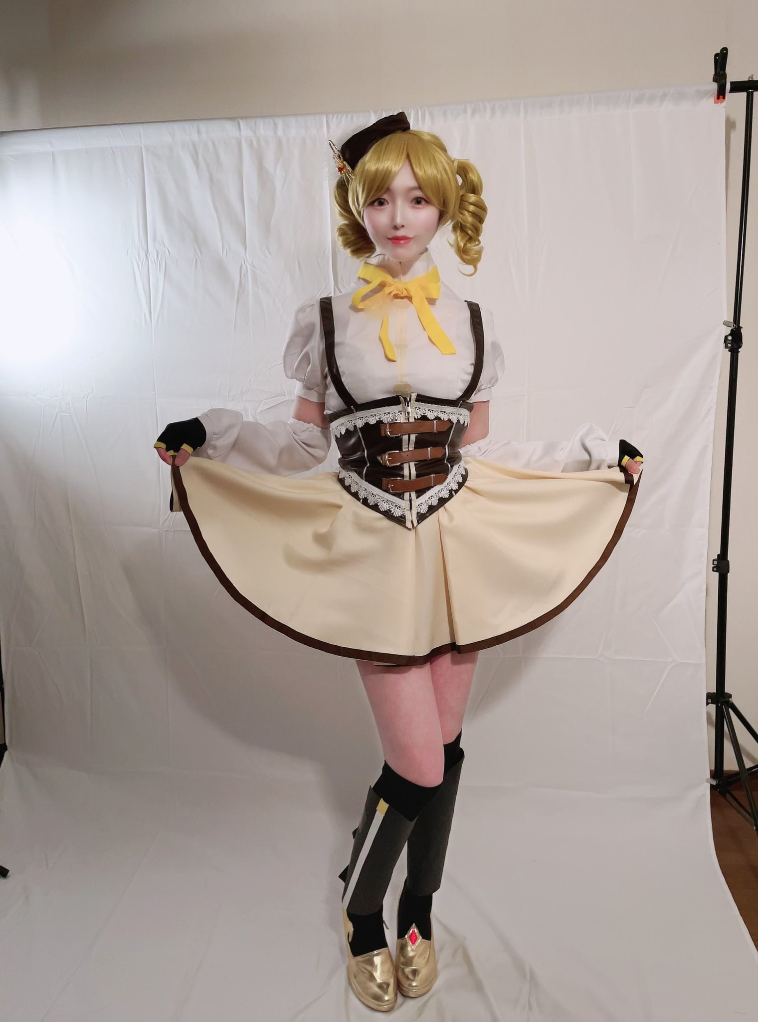 beautiful cosplayer mami madoka magica