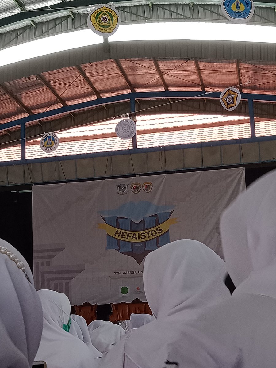 Sch! halo hari ini sekolah sender masuk ada acara😷😧