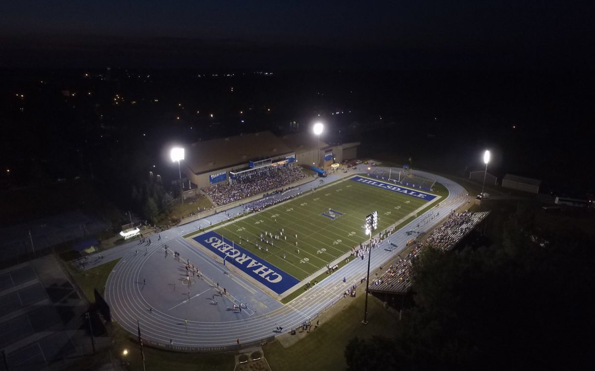 KnappCurtis9's tweet photo. I’m excited to announce that I’ve received a football scholarship offer from Hillsdale College ⚡️💙 Thank you for a great visit @Coach_Lufkin and @CoachBradOtter https://t.co/rzLzHKzKOA