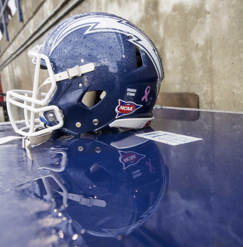 KnappCurtis9's tweet photo. I’m excited to announce that I’ve received a football scholarship offer from Hillsdale College ⚡️💙 Thank you for a great visit @Coach_Lufkin and @CoachBradOtter https://t.co/rzLzHKzKOA