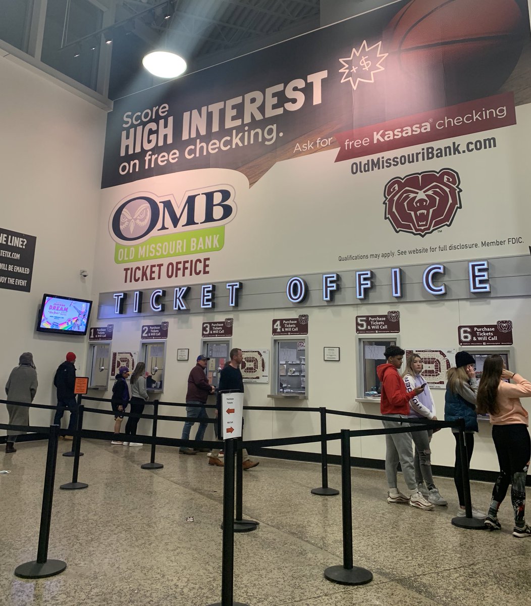ShandaTrautman's tweet photo. One of my favorite moments during the 2022 @BassProTOfC … walking in and seeing the SOLD OUT signs across the @OldMissouriBank Ticket Window @JQHArena! #loveSGF #CommunityBanking #TeamOMB #TournamentOfChampions https://t.co/Di3qIeQsjm