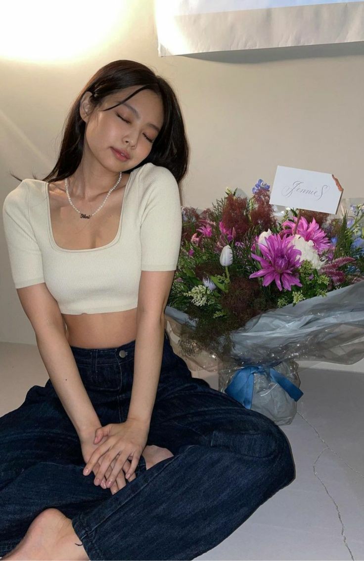 Happy birthday Jennie. Mong rằng sang tuổi mới chị sẽ luôn vui vẻ, hạnh phúc và thật thành công 😊💜. Chúc chị tất cả
HAPPY BIRTHDAY JENNIE
#OurStarJennieDay
#빛이나는제니_오늘제일빛나