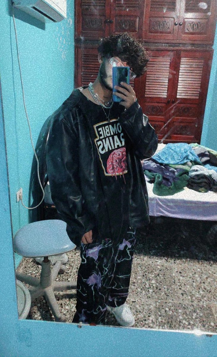 Luchi_lcb's tweet image. Ustedes organizan su cuarto 😅.