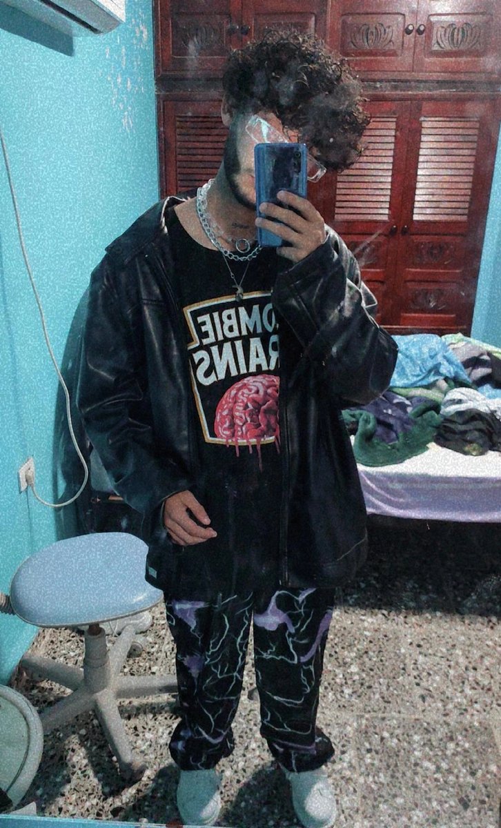 Luchi_lcb's tweet image. Ustedes organizan su cuarto 😅.