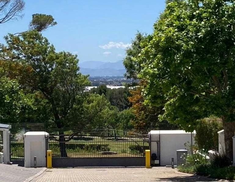 cape_waterfront's tweet photo. Just a few reasons to live the Cape lifestyle. Choose from.ocean views to wine farm estates .Our portfolio is extensive. https://t.co/57YlxVs72J @CapeTownEtc @property_luxury @propertyshowsa @property_luxury https://t.co/JxnEBdoTqA