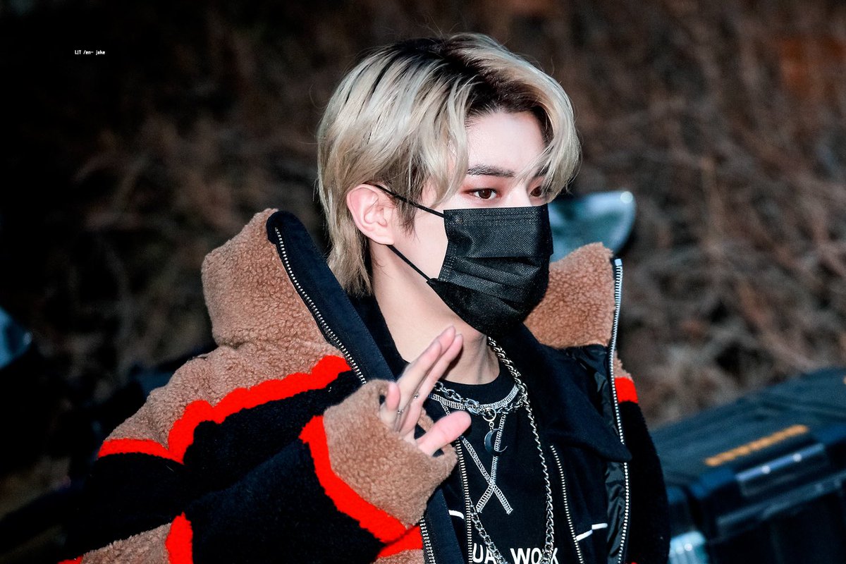 220114  잘생긴 심재윤 퇴근 

(재윤아.. 외투 정보 좀...)

#ENHYPEN         
#엔하이픈                             
#제이크 #jake #심재윤