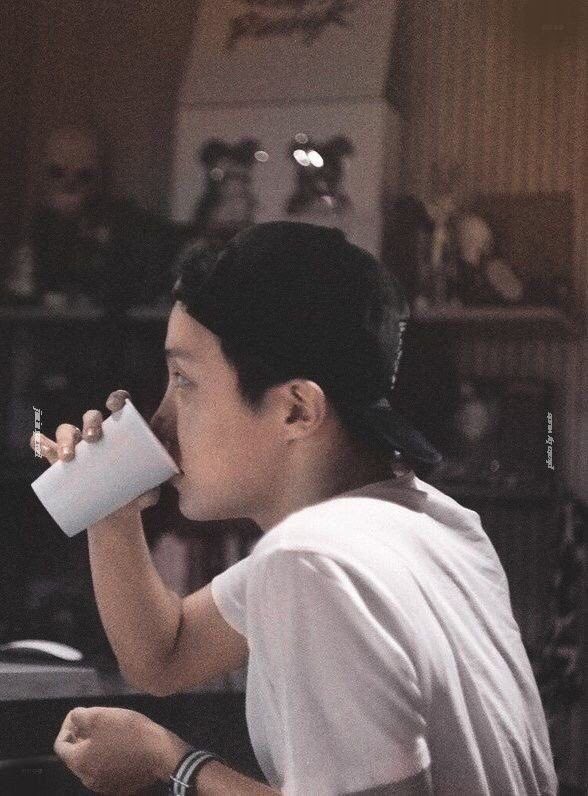 melodiouskoo's tweet photo. “Who’s boyfriend is this?” — a J-hope thread https://t.co/wzfJ2hSJZY