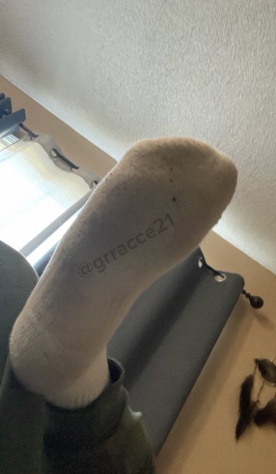 Who&rsquo;s going to worship my foot. Custom video taking them off. Who wants. findom foot worship https://t<a href="/tag/newprofilepic"class="tags"><span>#newprofilepic</span></a>