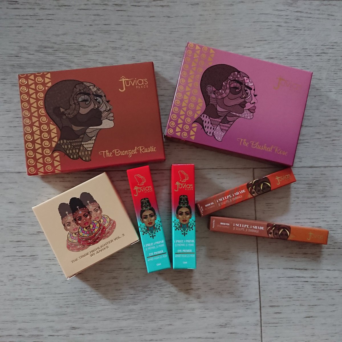 normalmiracle's tweet photo. 昨年買ったコスメやーーっと届いた😭 100年ぶりのカラポなん！！！ https://t.co/ouAAd6OcKa