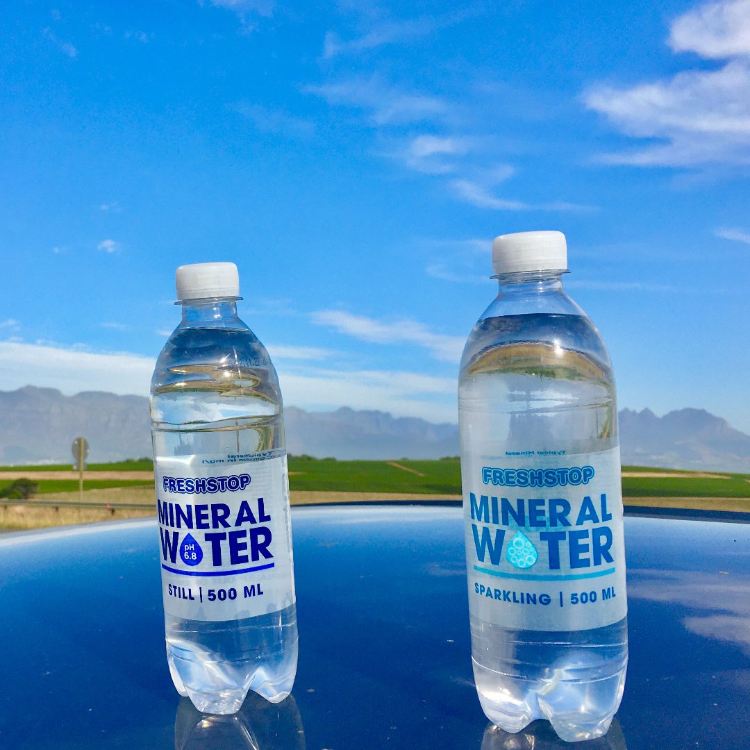 FreshstopSA's tweet photo. #NewYearsResolutions. 8-10 glasses a day. You can do it!? 💦 

Do you have a New Year's resolution? What is it? 

#water #dailywaterintake #newyearsresolution #NewyearNewYou #Watergoals #goals #FreshStop #FillUpFreshUp https://t.co/TRZ502sOhe