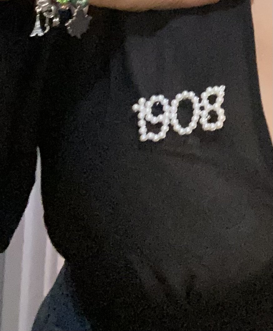tjahmahal's tweet photo. oh so preTEA🪞💖💚 happy founders’ day🥺 https://t.co/WLHvZhZI1S