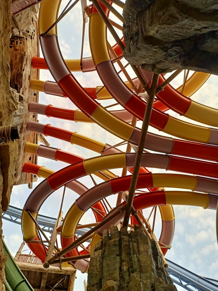 Pretparkhopper's tweet photo. #yaswaterworld Abu Dhabi #themetour https://t.co/5r96DHQmAi