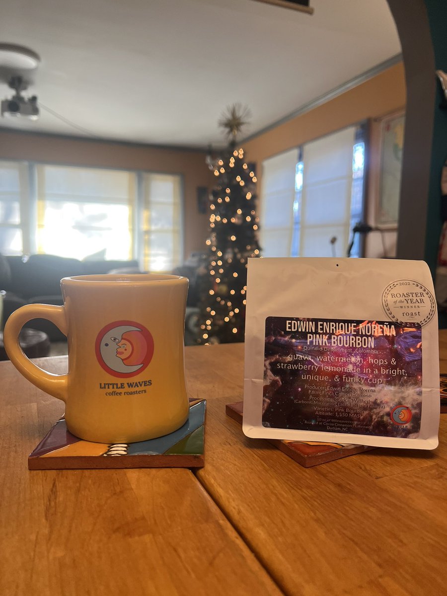 LittleWavesCR's tweet photo. This coffee played an important role in our #roasteroftheyear win. Pink bourbon. 
Golden washed. From Edwin Noreña.

You should taste it while you can.

https://t.co/pA52xXuloY https://t.co/VSFTNzcAvC